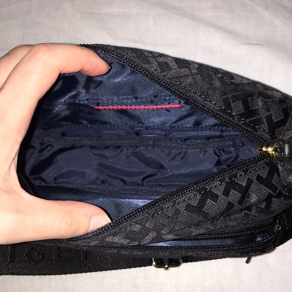 Tommy Hilfiger Black Fanny Pack / Crossbody - Picture 7 of 8